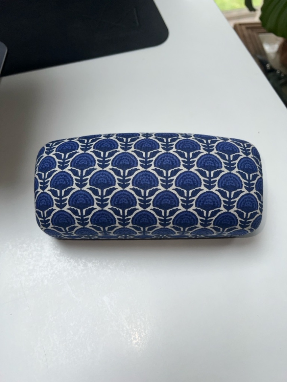 Vera Bradley Sunglasses Hard Case in Cobalt Blooms
